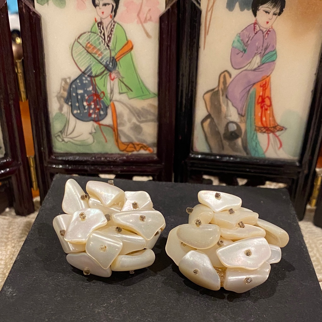 Japan Mother Of Pearl Cluster Earrings 24$